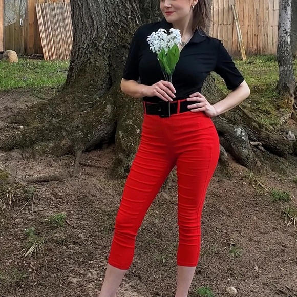 Tatyana Luisa Capri in Pinup Red - Picture 1 of 3